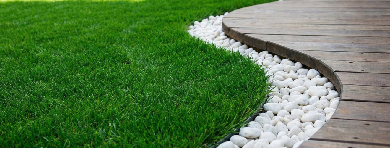 Укладка газона и озеленение участка от компании Кедр